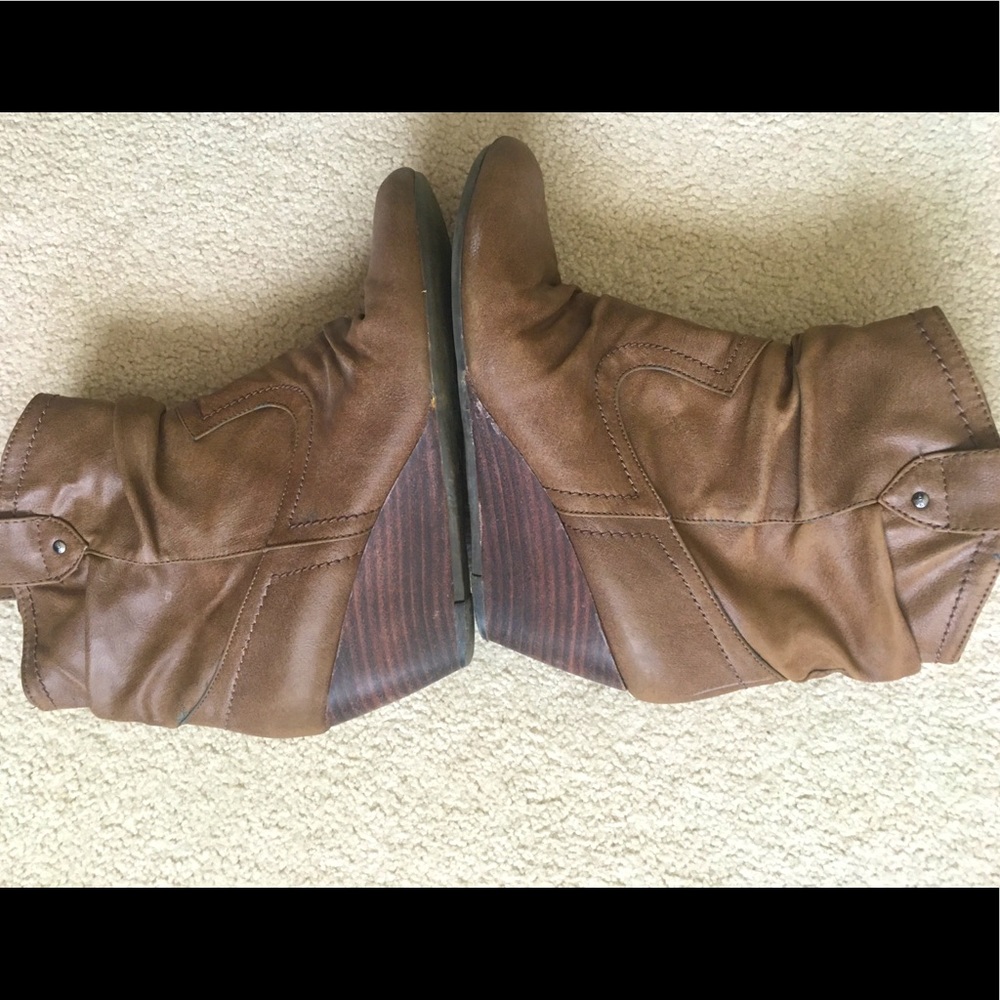 💰 Wedge booties